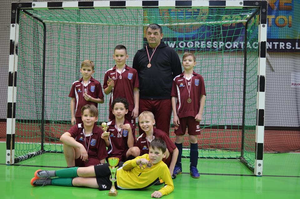 Lieliska sezona. Treneris Antons Ciematnieks lepojas, ka visas komandas aizvadījušas labu sezonu un izcīnījušas augstas vietas Vidzemes telpu futbola čempionātā.
Autors: no kluba “FK Veina”