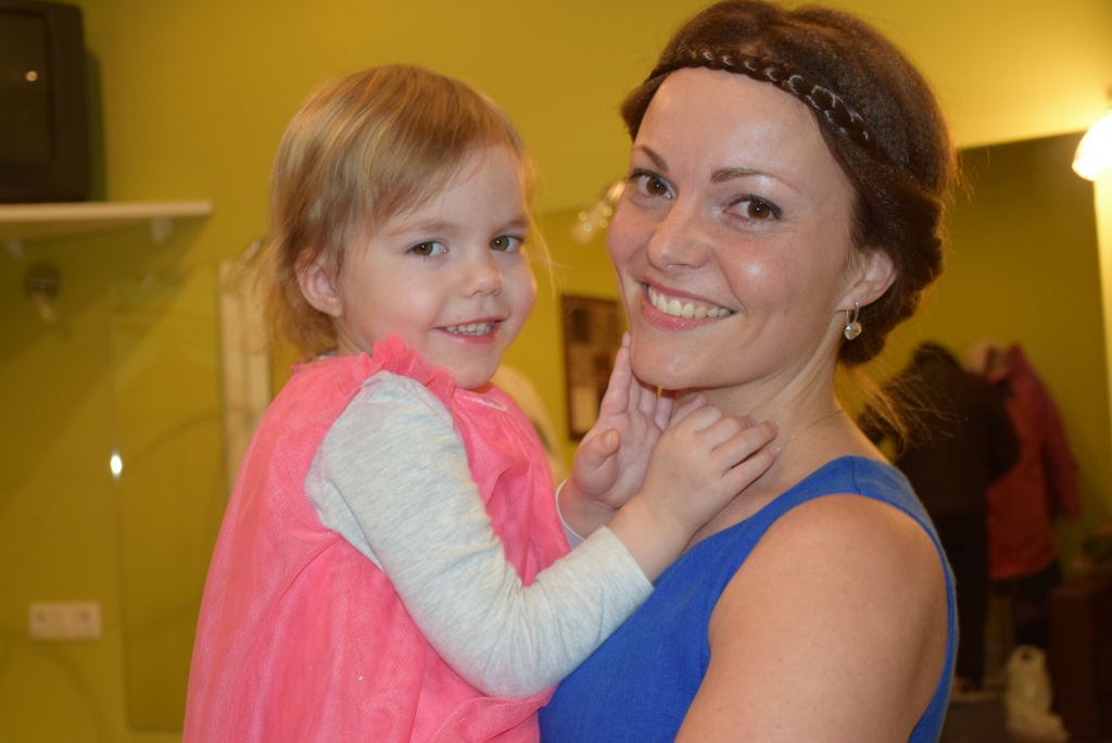 Kristīne Rudmieze ar meitiņu Denīzi.