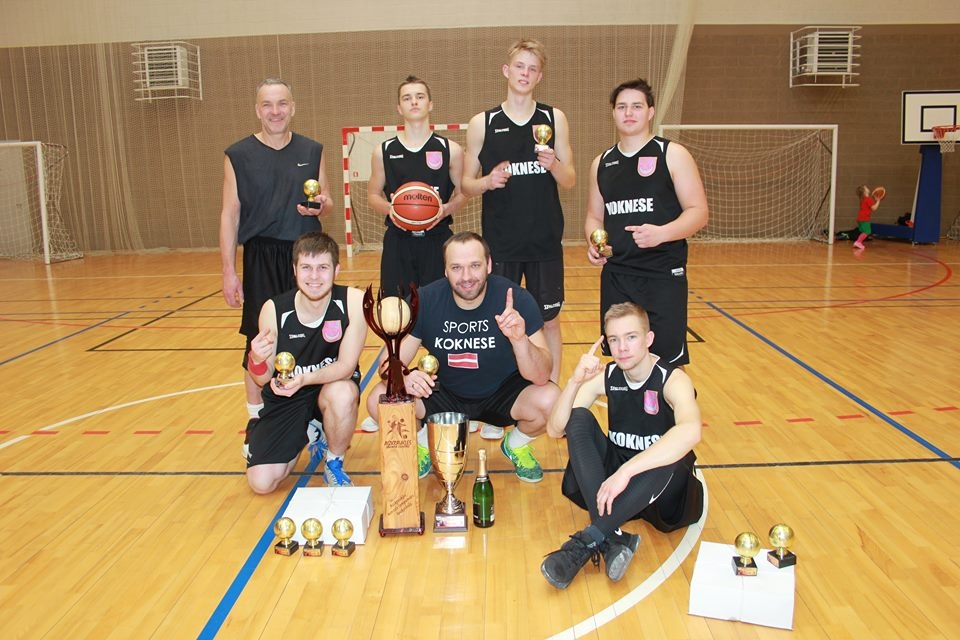 Turnīra uzvarētāji. Komandas “Koknese 2” sastāvā spēlēja Andrejs Grustāns, Otto Bērziņš, Didzis Bērziņš, Ralfs Eihentāls, Andrejs Pavļenkovs, Otto Asmuss, Armands Korekovs, Nauris Seļiverstovs, Mareks Koļesņikovs un Uldis Bērziņš.
Autors: Anita Luckāne