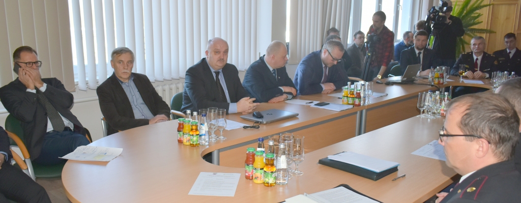 Plūdi būs, bet ne dramatiski. Aizkrauklē, Pļaviņu hidroelektrostacijā, norisinājās atbildīgo iestāžu pārstāvju sanāksme par plūdu apdraudējumu.
Autors: Imants Kaziļuns