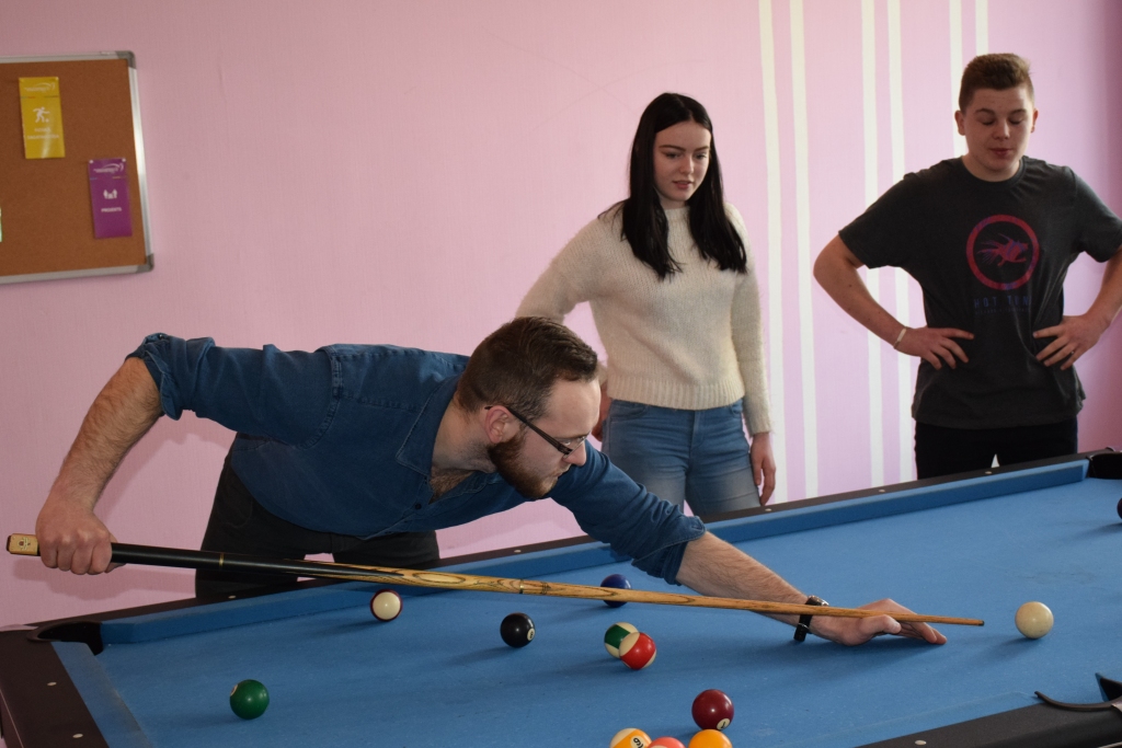 Aizsāk jaunu tradīciju — biljarda turnīru.
Autors: Ginta Grincēviča