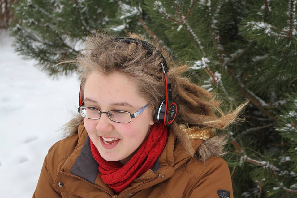 Austra Pumpure. Paradoksāli, bet jaunietei nepatīk būt uzmanības centrā, taču ikdiena paiet starmešu gaismās.
Autors: no personīgā albuma