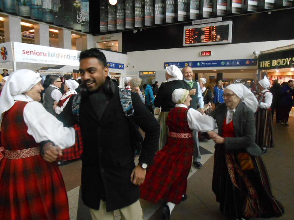 Pieskandina tirgu.
Autors: Valentīna Puķīte