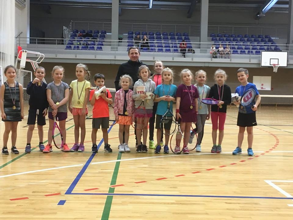Jaunie talanti. Tenisa kluba “Aizkraukle” jaunākie bērni aizvadījuši pirmo pašmāju turnīru.
Autors: no tenisa kluba “Aizkraukle”
