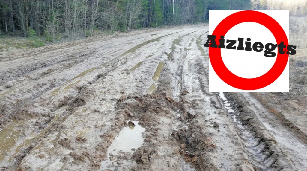 Jāgaida, kamēr nožūs. Ceļš no Mežmuižas līdz Kurmenei un posms gar Sietiņu kapiem satiksmei ir slēgts.
Autors: Jāņa Putnieka foto