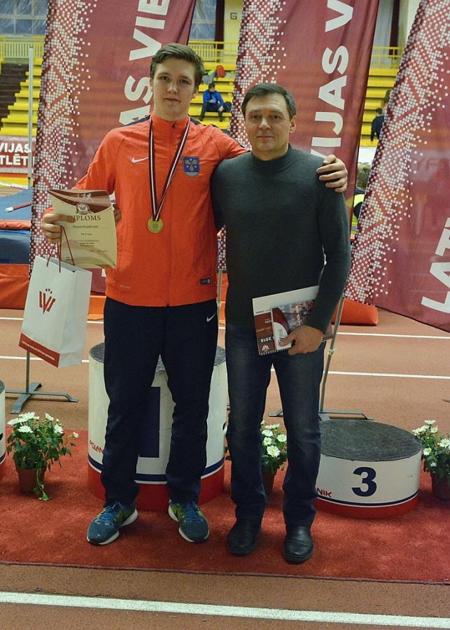 Oļegs Kozjakovs (no kreisās) ar savu treneri.
Autors: no 