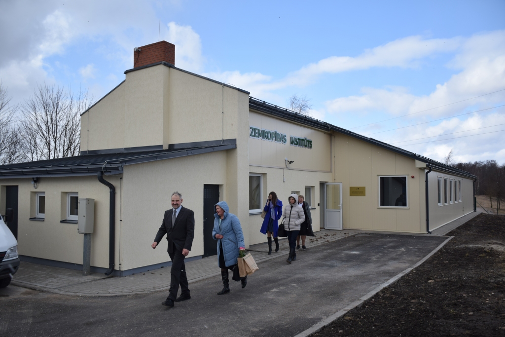 Jaunās mājas. Tautā sauktais “Lejiņu šķūnis” nu ir Skrīveru Zemkopības institūta galvenā ēka.
Autors: Imants Kaziļuns