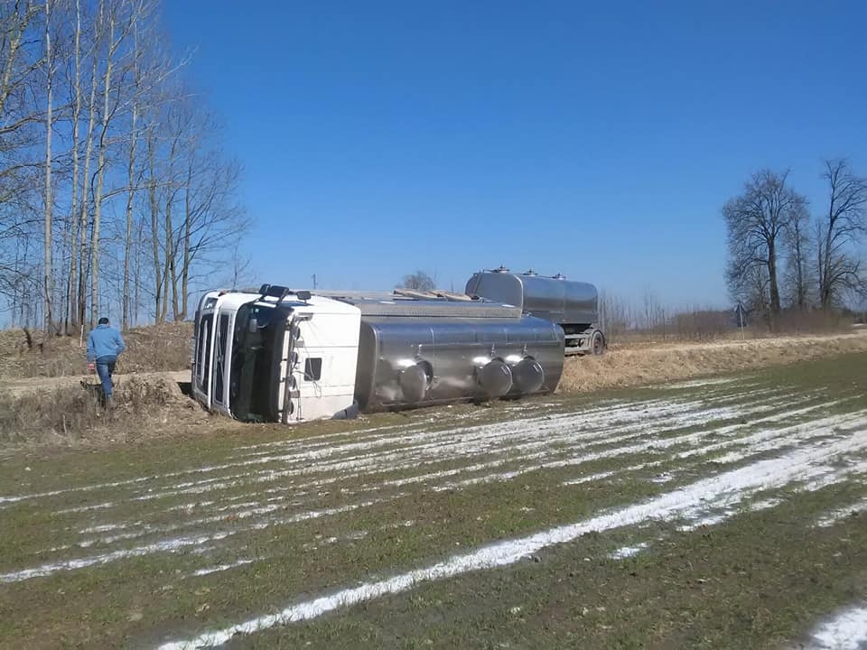 “Piena ceļš”. Komentāros pie šī raksta sociālā tīkla lietotāji izteica arī jokpilnas idejas.
Autors: Edgars Drezovs