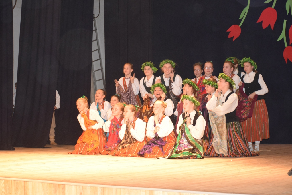 “ES ČIGĀNA MEITA BIJU”. Jauno un neparasto deju “Kodoliņa” dejotājas, kuras to ļoti vēlējās dejot, skatītājiem rāda pirmo reizi.
Autors: Elita Brovacka