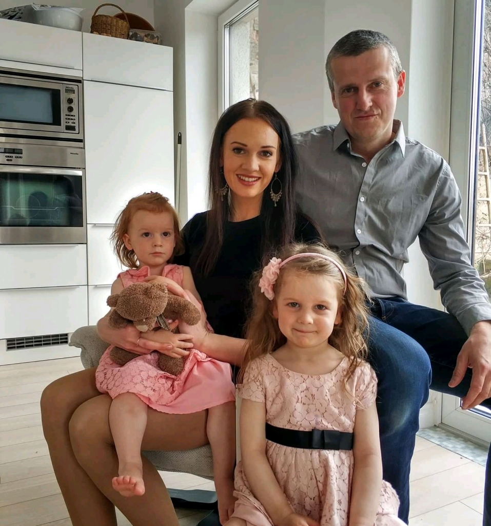 Visi kopā. “Mēs ticam, ka spēsim savu un bērnu nākotni veidot savā valstī Latvijā, ” saka Jānis Budēvičs.
Autors: no personīgā albuma