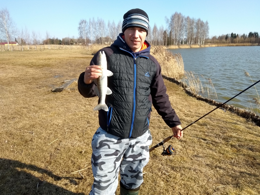 Baldonietis Edgars Knohenfelds ar noķerto 41 cm garo zandartu.
Autors: A. Bikmaņa foto