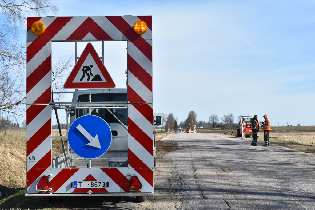 Remonts sācies. Autobraucējiem un gājējiem Skrīveros un tālāk Krapes virzienā visu vasaru jāsamierinās ar ievērojamiem satiksmes ierobežojumiem.
Autors: Agita Grīnvalde-Iruka