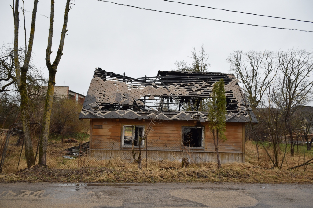 Drīzumā nojauks. Viena no Kokneses novada nodegušajām mājām — nams Vērenes ielā 14.
Autors: Imants Kaziļuns
