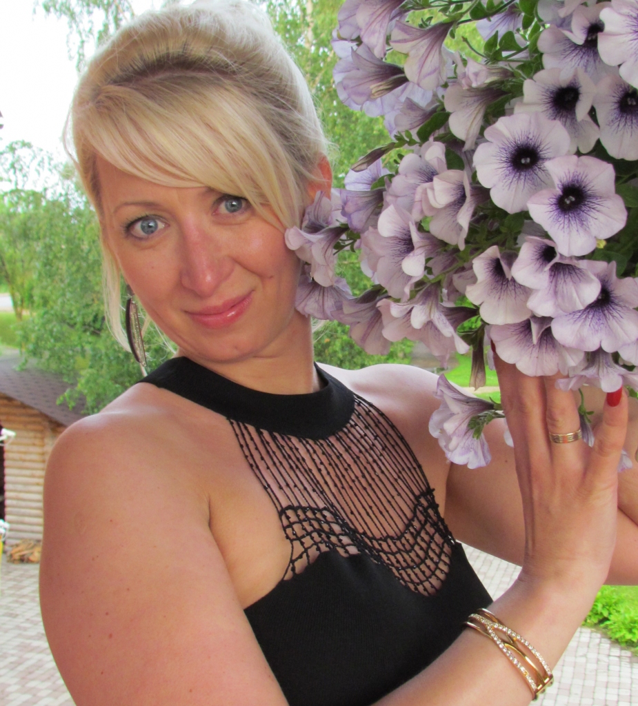 SIEVIŠĶĪGA UN SPILGTA. Enerģiju Līga uzlādē, klausoties mūziku, īpaši tuva ir krievu estrādes mūzika.
Autors: no Līgas Vāveres albuma