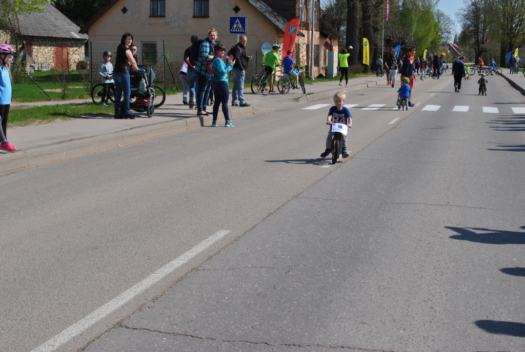 BŪS SPORTISTS! Tā par visjaunākās grupas braucēju Markusu, kurš ar savu “Dip Dap” skrejriteni izvirzījās vadībā, teica skatītāji, piebilstot — ko viņš paveiktu, ja būtu arī pedāļi!
Autors: Sandra Pumpure
