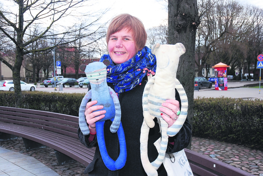 Alfrēds Apdomīgais (no kreisās), Kristīne Dekovice un “Fun&Ugly” ciltstēvs Aigars.