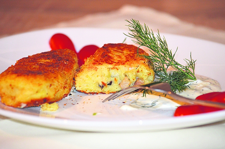 laba recepte, kā izmantot iepriekšējā dienā pāri palikušus vārītus kartupeļus. Trīs bērnu māmiņa Eva Atslēga gatavo gardu un sātīgu ēdienu — viltotos cepelīnus.