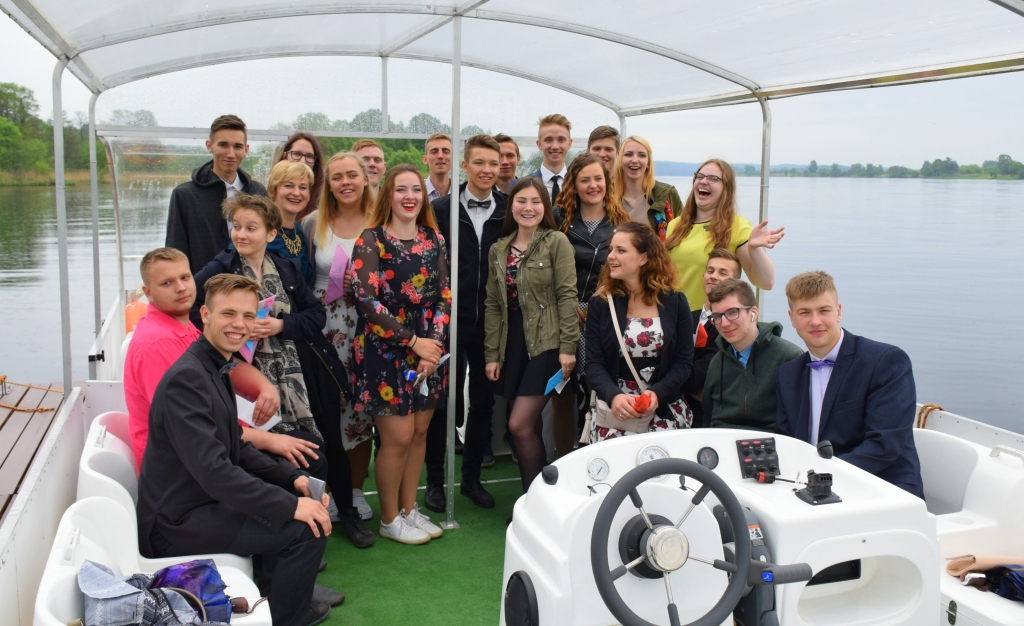 12.a klase dodas pretī jaunām tālēm. A. Upīša Skrīveru vidusskolas nākamie absolventi tradicionāli pēdējā zvana dienā dodas izbraukumā ar kuģīti.
Autors: Imants Kaziļuns