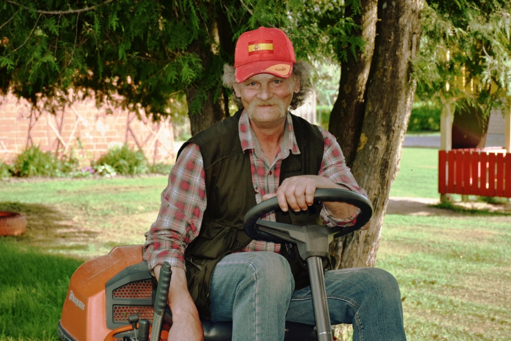 Ne bez jokiem. Atvadoties Rimants man jautā — kas sievietei ir un kā nav? Sievietei ir gudri bērni, stulbs vīrs un vienmēr taisnība. Sievietei nav naudas, nav ko vilkt mugurā un nav laika.
Autors: Imants Kaziļuns