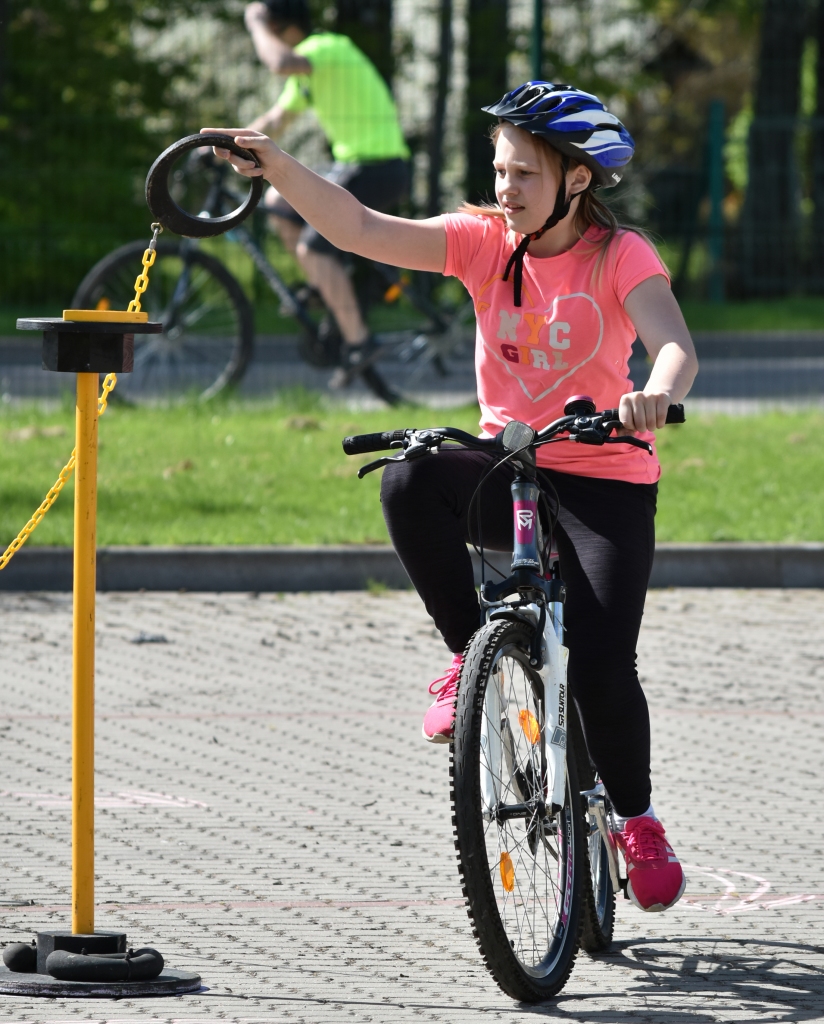 Izcils sniegums! A. Upīša Skrīveru vidusskolas 4. klases audzēkne Līva Krūmiņa trasi izbrauca izcili — bez nevienas kļūdas.
Autors: Ginta Grincēviča
