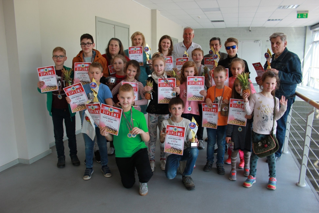 Šī gada pirmā Aizkraukles pilsētas atklātā šaha tempoturnīra godalgoto vietu ieguvēji.
Autors: Anda Krauze