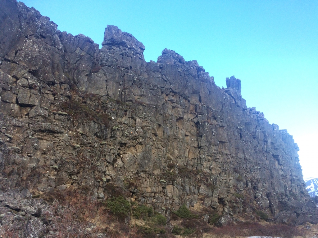 Varenās klintis Tingvelliras nacionālajā parkā — vietā, kur satiekas divas plātnes, kas tur divus kontinentus.
Autors: Līga Sudare