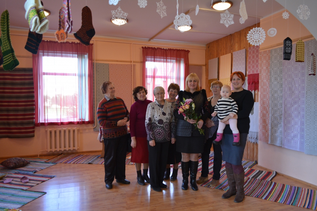 SAVA AMATA MEISTARES. Lietišķās mākslas pulciņš “Skanstupe” kādā no darbu izstādēm.