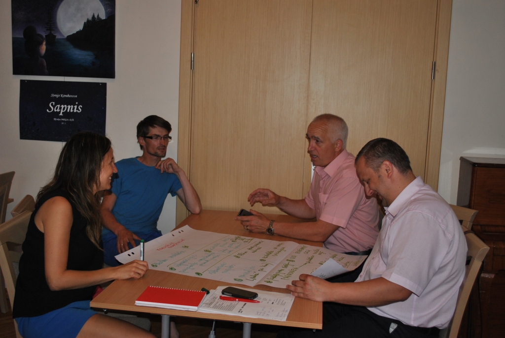 DISKUSIJAS DALĪBNIEKI darba grupās meklēja katras jomas būtiskāko.
Autors: Sandra Pumpure