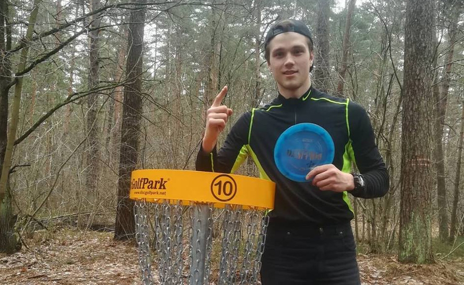 “Ir vērts pamēģināt, iesaku!” Koknesietis Lauris Karlušas aizrāvies ar Latvijā plaukstošu sporta veidu — disku golfu.
Autors: no personīgā albuma