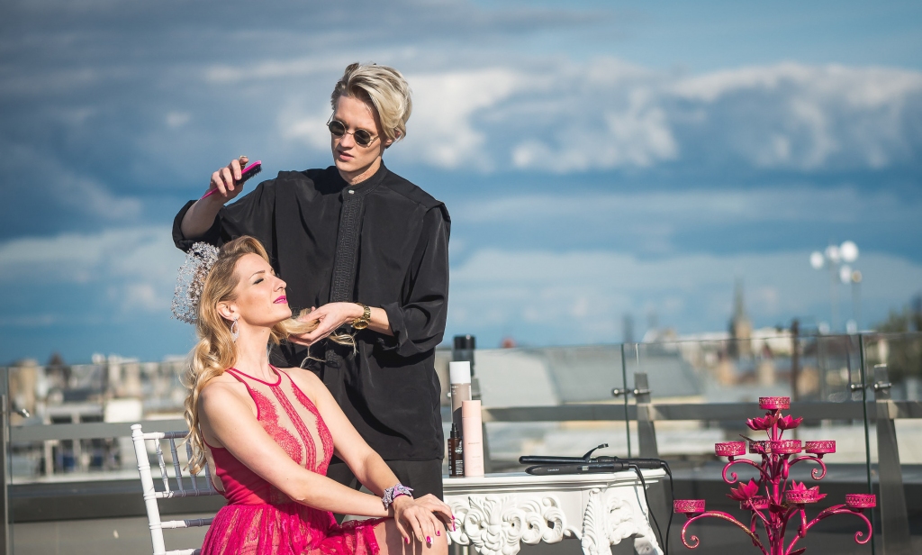 Dāvida lielākais izaicinājums friziera darbā sākotnēji bijis iemācīties izjust klientu. Friziera darbs trenējot pacietību — tas palīdzējis arī mākslas darbos lielāku uzmanību pievērst tieši sīkumiem un niansēm.
Autors: no Dāvida albuma