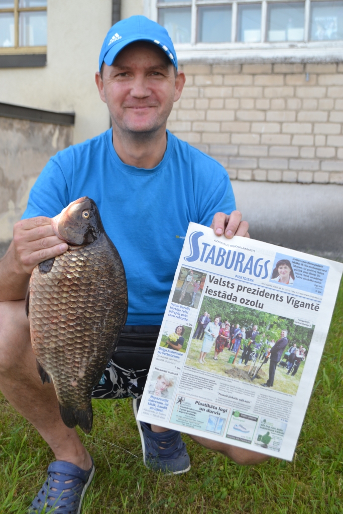 Edmunda Ladušova noķertā sudraba karūsa tikai par 150 gramiem atpaliek no Latvijas rekorda.