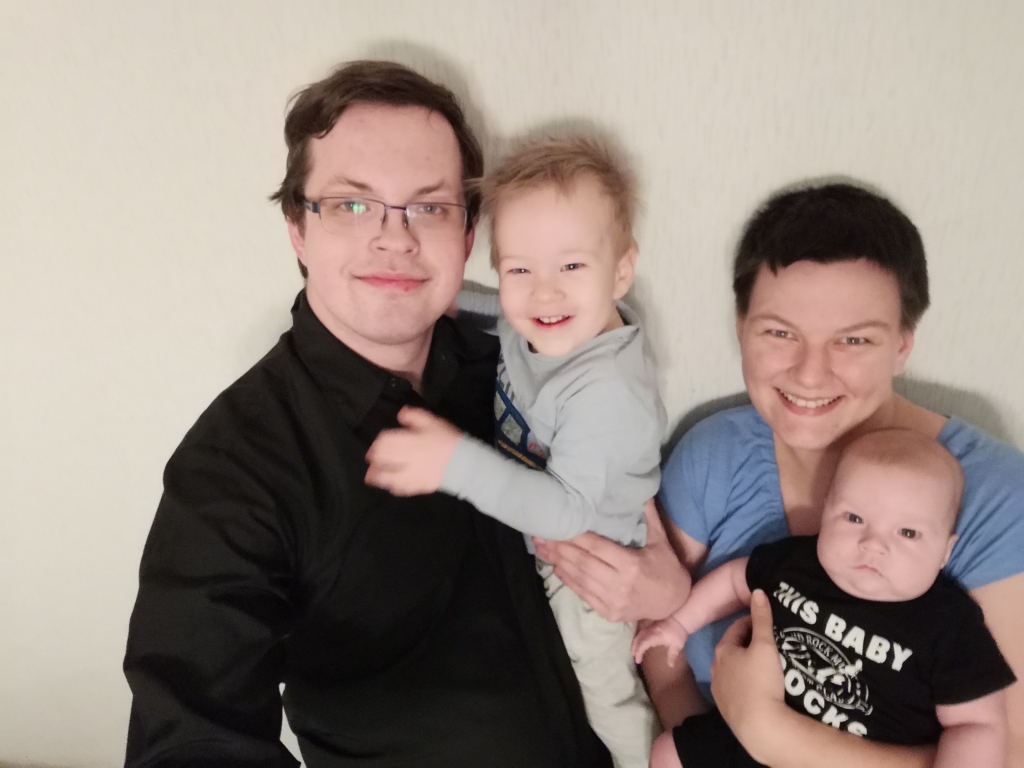 MANA ĢIMENE. Kristaps ar Matīsu un Krista ar Mārtiņu.
Autors: no personīgā albuma