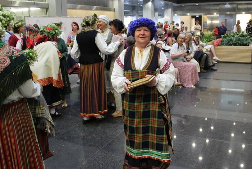 Gaismas pilī. Daiga Martinsone grāmatas “Mans tautastērps” atvēršanas svētkos.