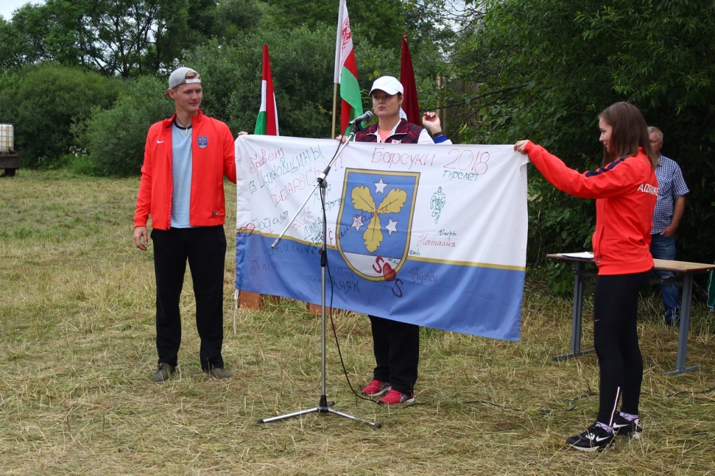 STĀSTA PAR AIZKRAUKLI. Aizkrauklieši bija izdomājuši interesantu savas pilsētas un komandas prezentāciju. Baltkrievi to novērtēja ļoti atzinīgi.