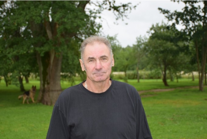 Arvīds Vītols izcīnīja pirmo vietu trīssoļlēkšanā un pēc tam divreiz kāpa uz goda pjedestāla otrā pakāpiena — augstlēkšanā un tāllēkšanā.
Autors: no “Staburaga” arhīva