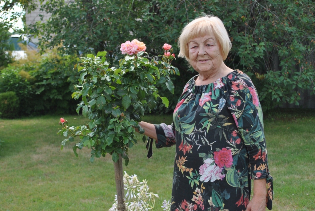 MIERA OSTA. Staņislavas kundzei tuvs ir dārzs, un viņu īpašums ir arī viens no sakoptākajiem Pļaviņās.