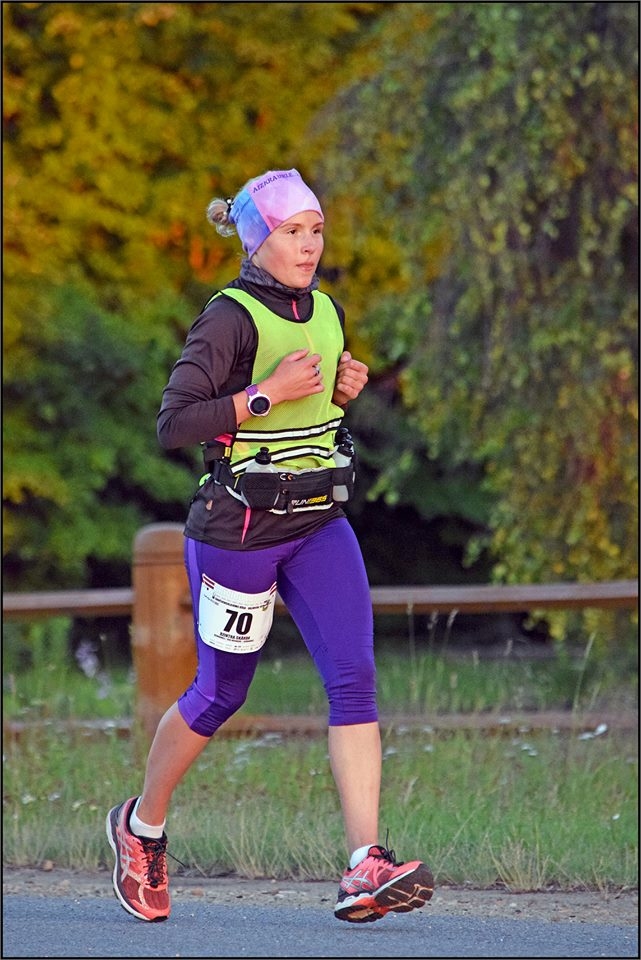 Izturība un ātrums. Jaunjelgaviete Dzintra Skārda šogad ultramaratona distanci veica par divām stundām ātrāk nekā pērn un finišā bija sestā ātrākā sieviete.
Autors: Kārļa Pakārkļa foto