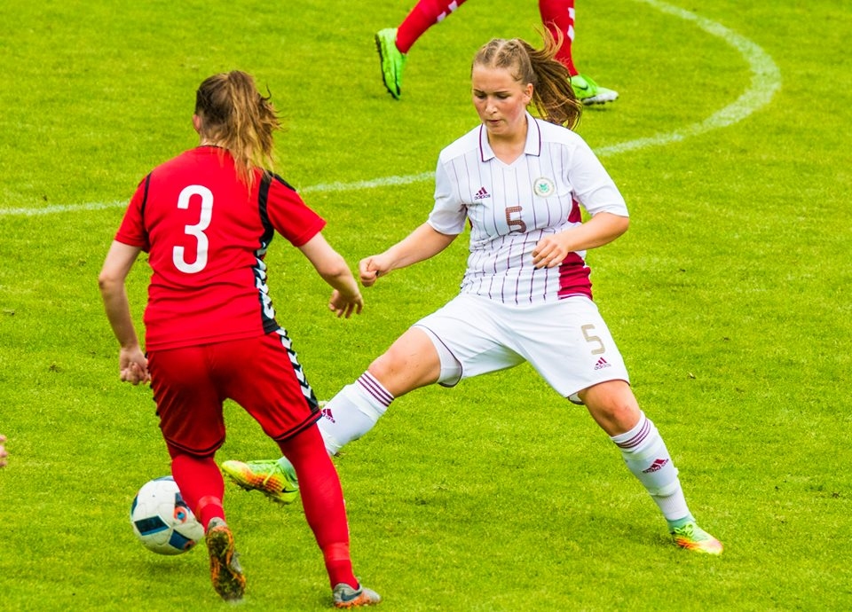 Netiksi garām! Aizkraukliete Karmena Pozņiaka WU19 Latvijas sieviešu futbola izlases sastāvā otro gadu izcīnīja Baltijas kausu.
Autors: no personīgā albuma
