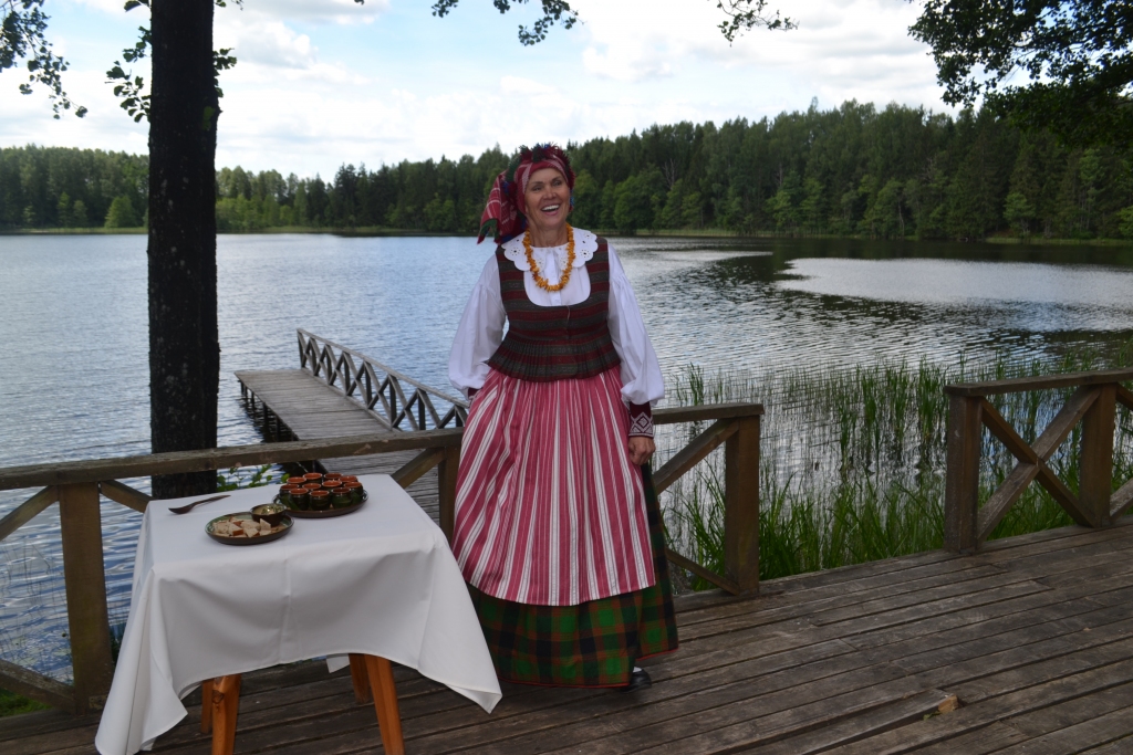 MĪĻI GAIDĪTI! Viesus uzņem saimniece Janīna.