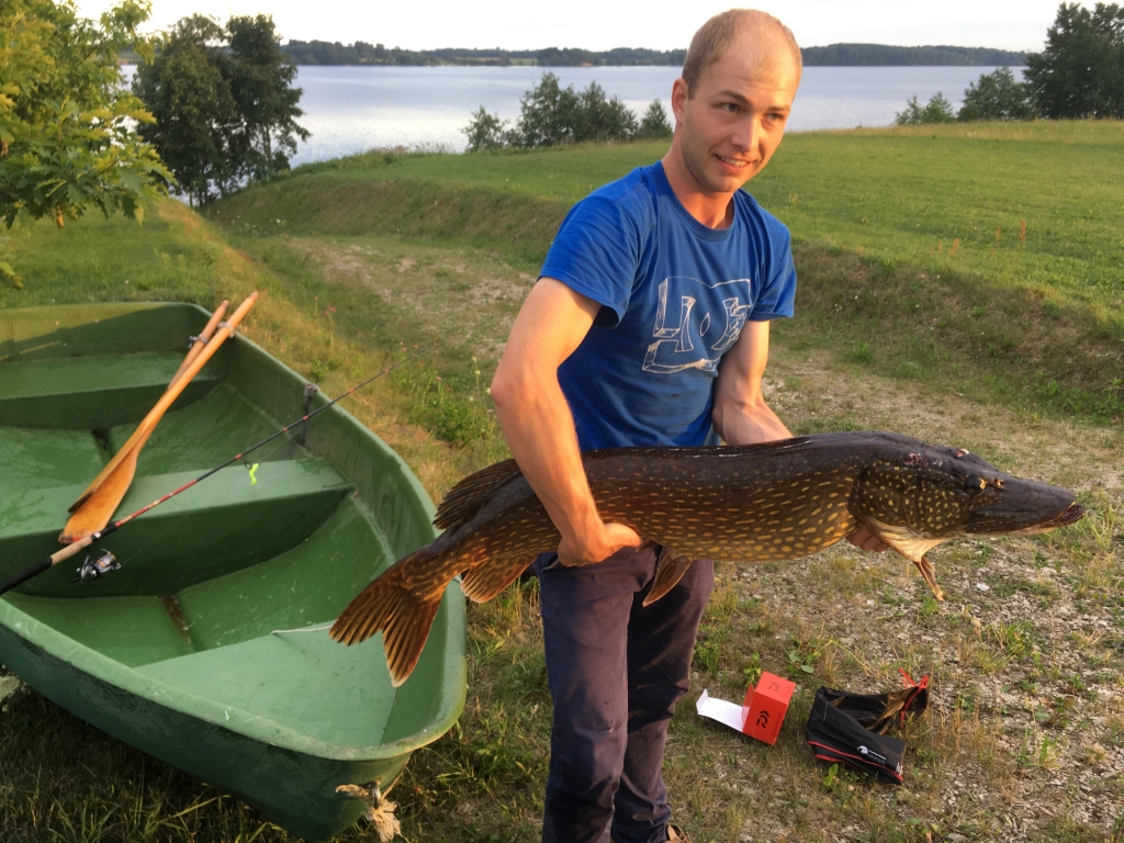 PALAIMĒJĀS. “Joka pēc aizgāju pamakšķerēt un pirmoreiz mūžā izvilku tik lielu līdaku. Man palaimējās,” stāsta Matīss Ločmelis.
Autors: no Matīsa Ločmeļa albuma