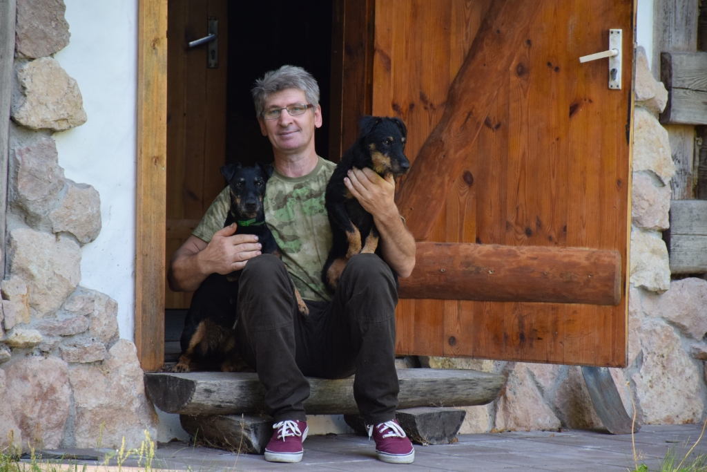 Ar Gretu un Megu. Alekša uzticamie draugi un medību partneri.