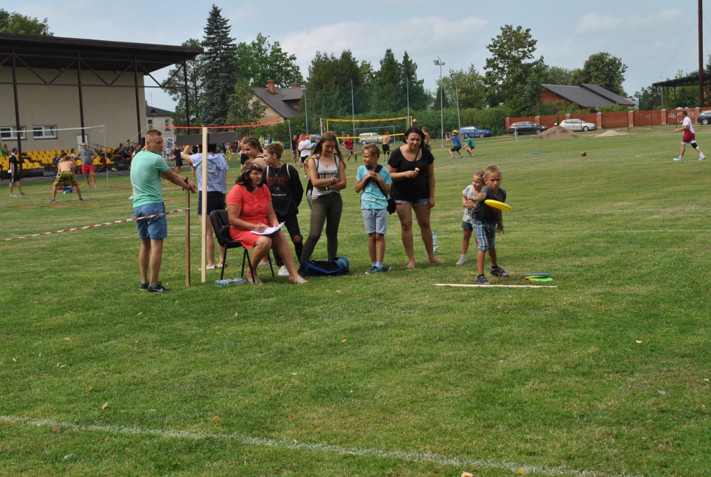 SPORTISKS AZARTS Gostiņu stadionā valdīja visu dienu.