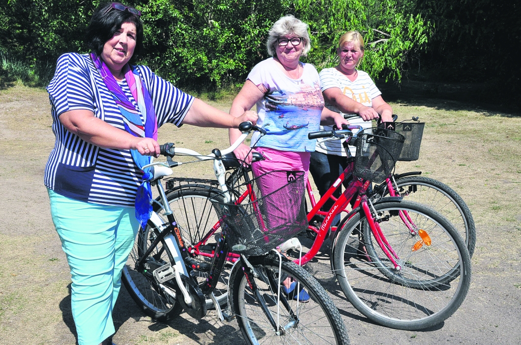 Velo trijotne no Pāvilostas muzeja. Muzeja vadītāja Irina Kurčanova (no kreisās) un viņas kolēģes — Larisa Ķipste un Sandra Tetere.
Autors: Dainis Ģelzis