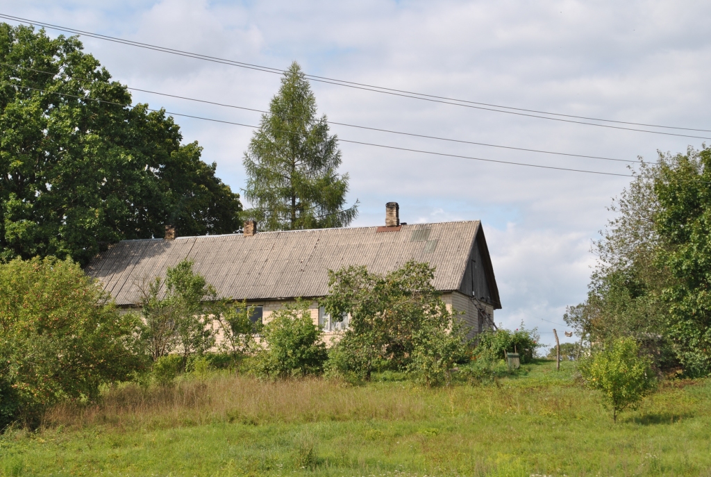 MĀJAS DZĪVE PIEKLUSUSI pēc traģiskajiem notikumiem.