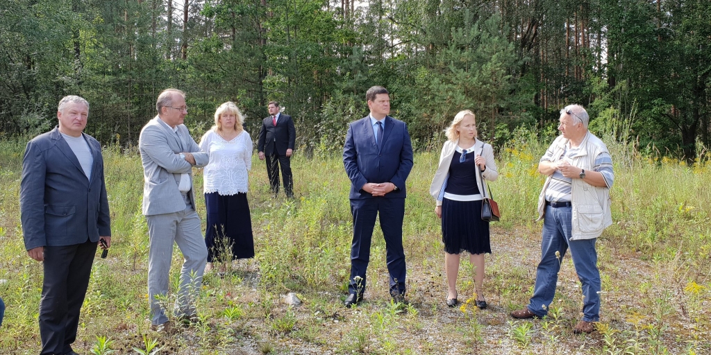 Pagājušajā nedēļā Jaunjelgavas novadu darba vizītē apmeklēja vides aizsardzības un reģionālās attīstības ministrs Kaspars Gerhards (trešais no labās).
Autors: no ministrijas
