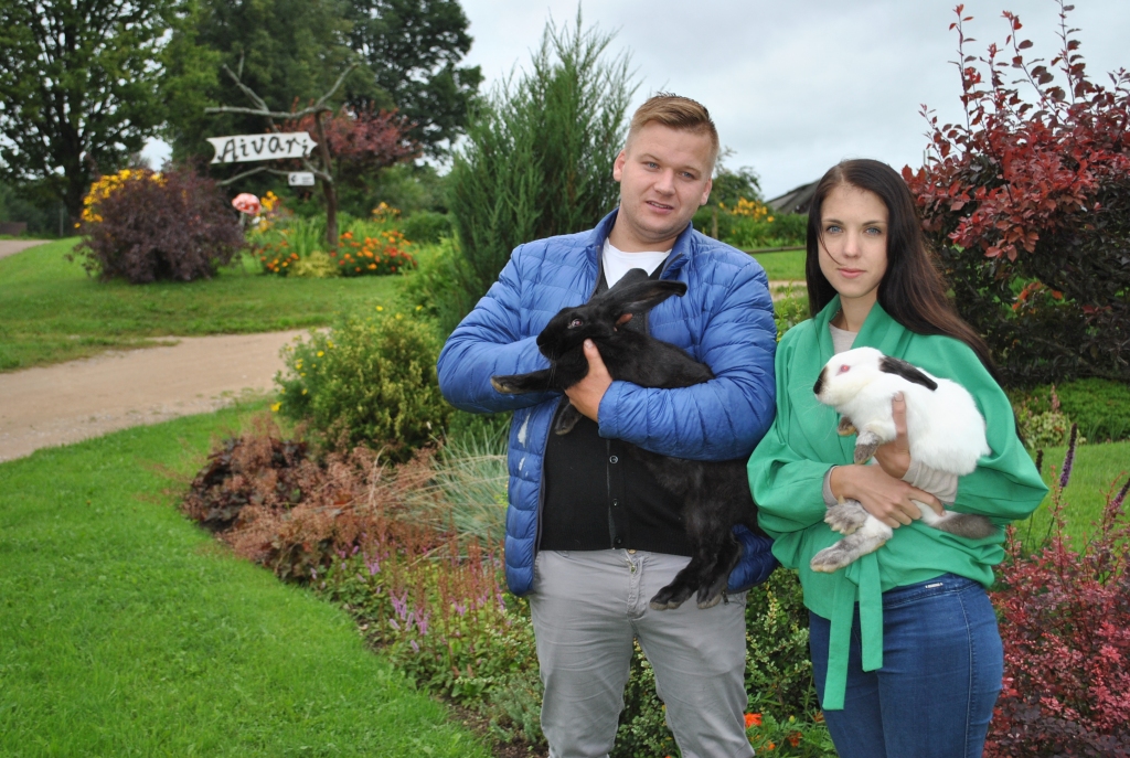 “KARLĪNĀS” IR, KO REDZĒT — aicina saimnieki Līga un Silvars.
Autors: no “Staburags” arhīva