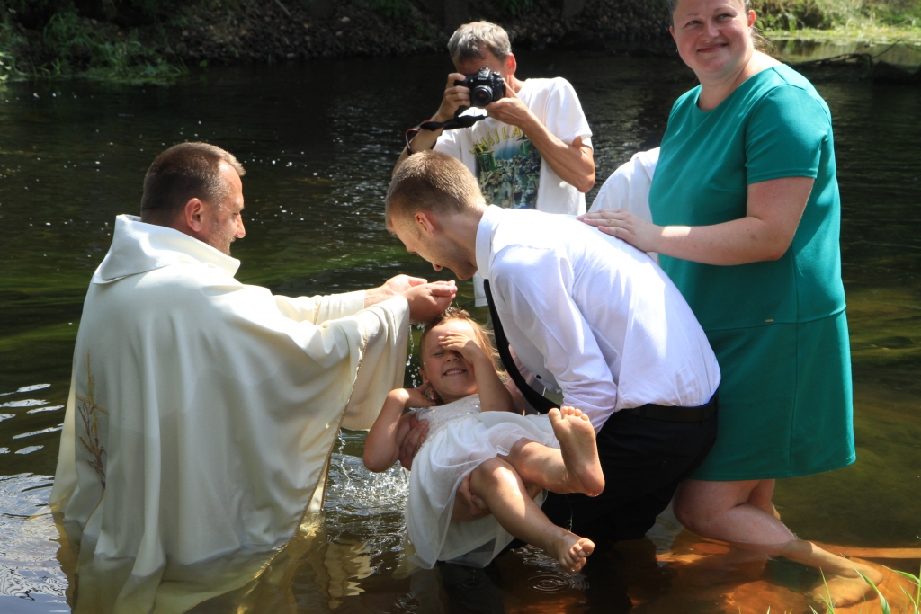 kristību rituāls upes ūdenī.
Autors: Jāņa Iļjina foto