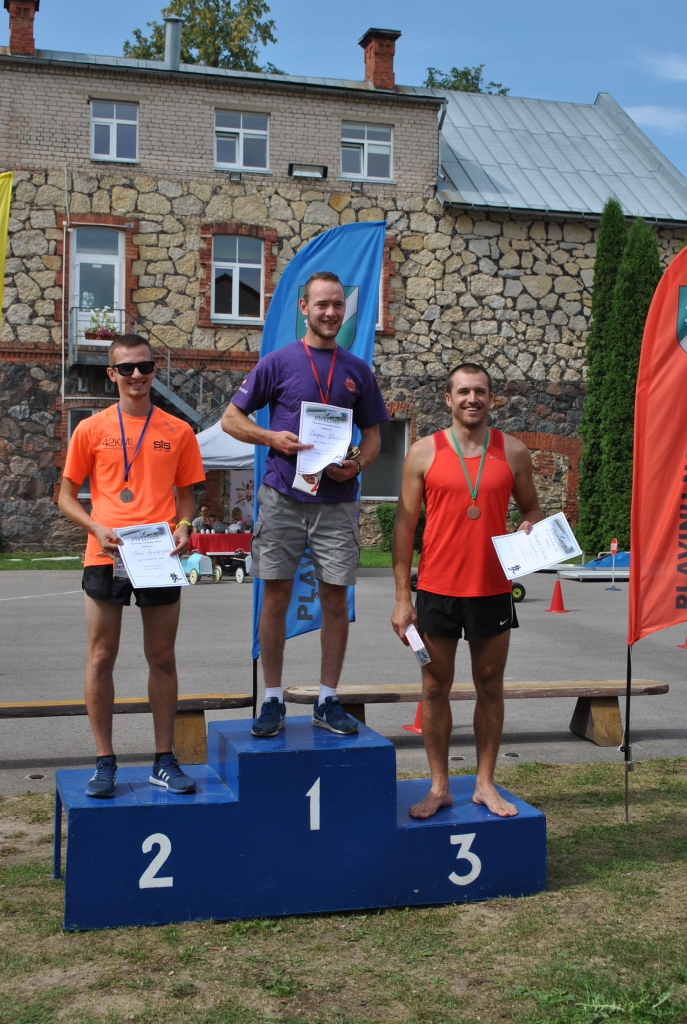 ĀTRĀKIE vīrieši — Aleksejs Orlovs (no labās), Sergejs Nikaļuks un Jānis Jerofejevs.