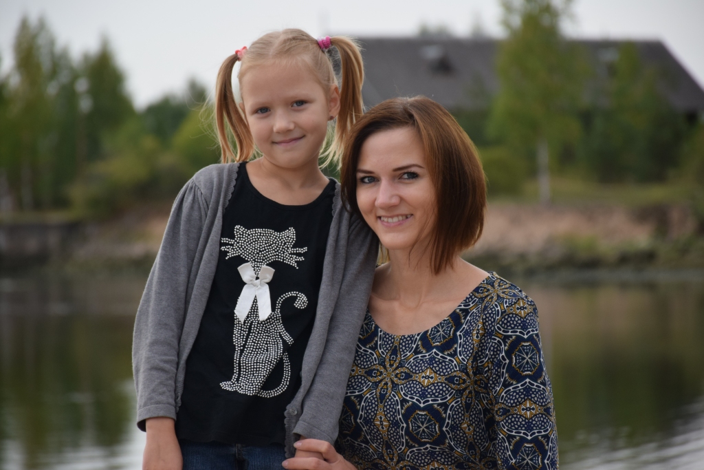 JUBILĀRE Santa Mieze saka: meitiņas Aigas dzimšana ir skaistākais viņas dzīves notikums. Nu Aigai ir astoņi gadi, un viņa ir ļoti patstāvīga meitene.