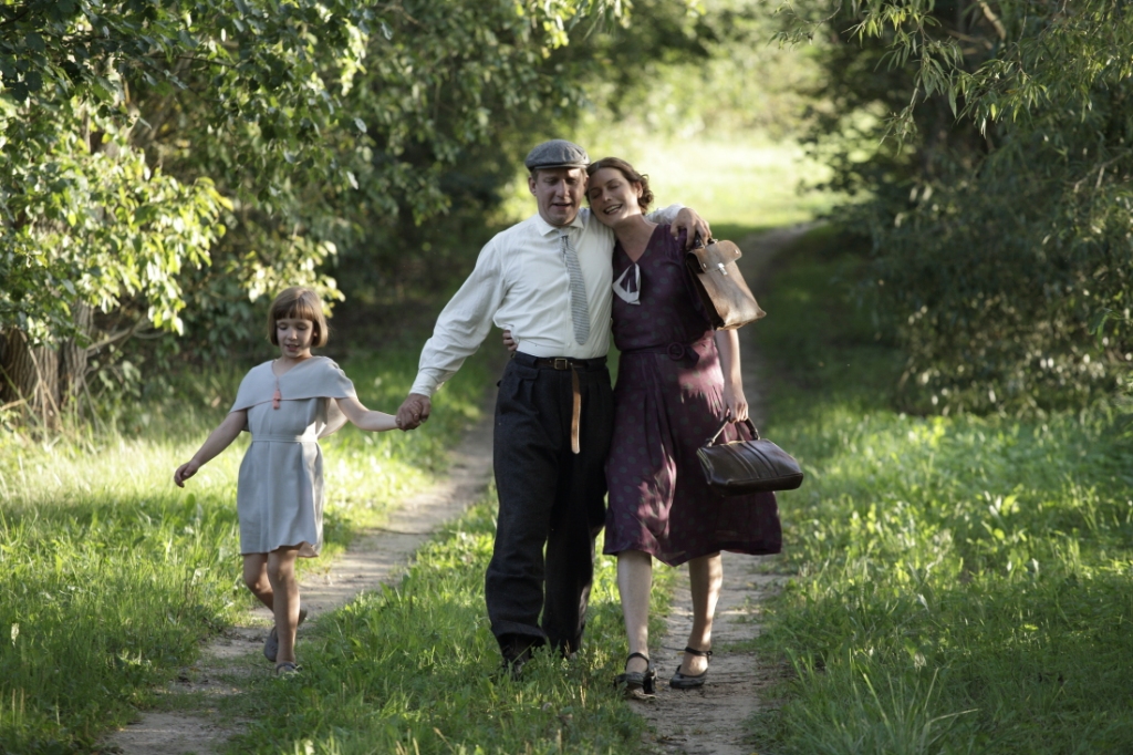 Titullomu filmā atveido Rūta Kronberga, Billes mammas lomā iejutusies Elīna Vāne, savukārt tēvu spēlē Artūrs Skrastiņš.
Autors: Jāņa Deinata  foto